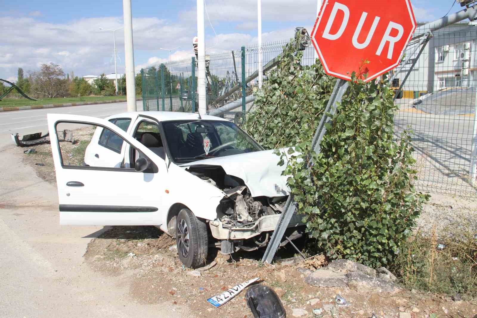 Konya’da kavşaktaki kaza anı kamerada
