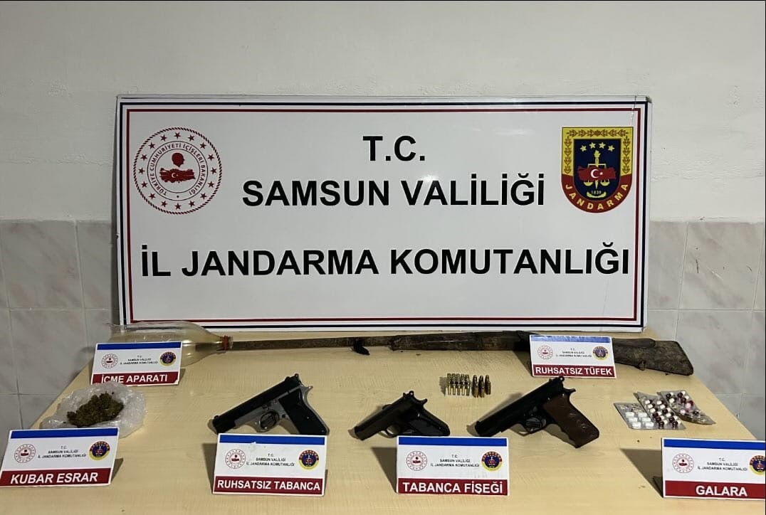 Jandarma, uyuşturucu ve silah ele geçirdi
