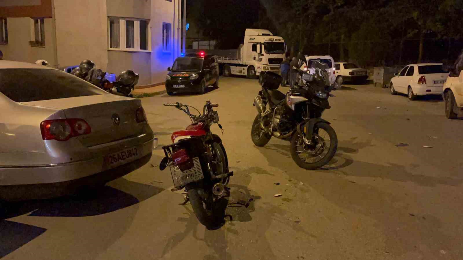 Polisten kaçarken kazaya neden oldu: 2’si polis 4 yaralı
