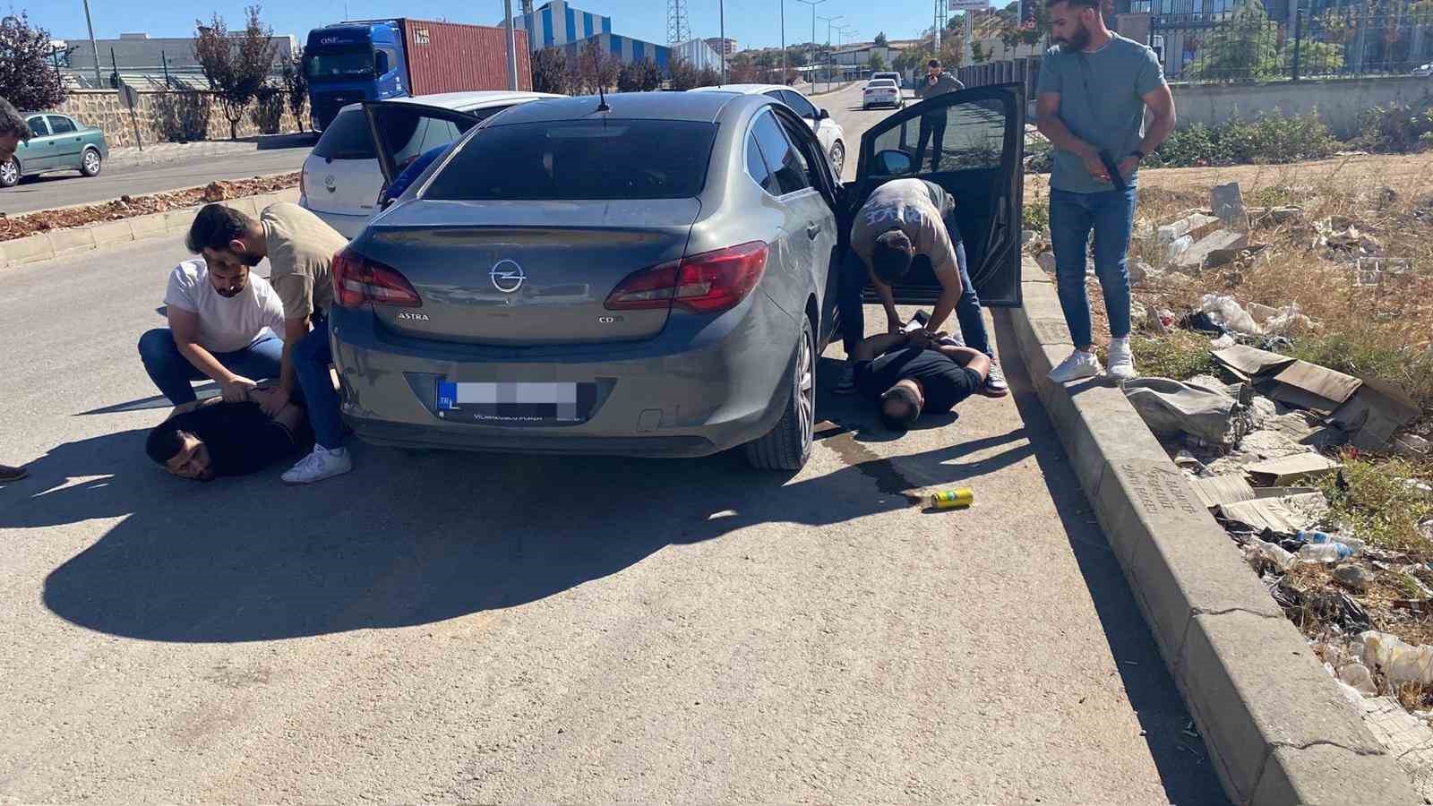 Gaziantep’te uzun namlulu silahlarla sokağa inen 12 şahıs tutuklandı
