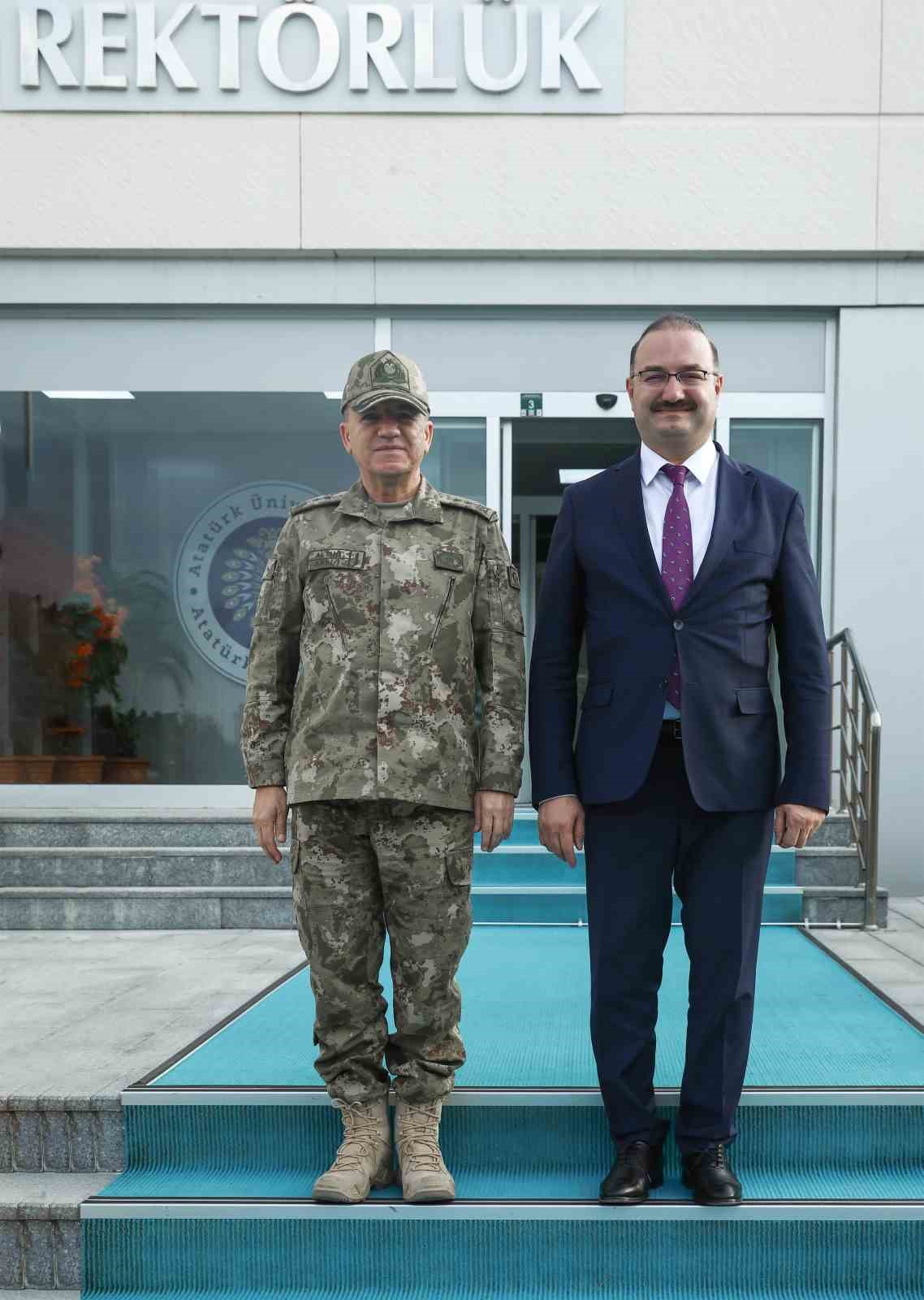 Tümgeneral Altuğ’dan Rektör Hacımüftüoğlu’na iade-i ziyaret
