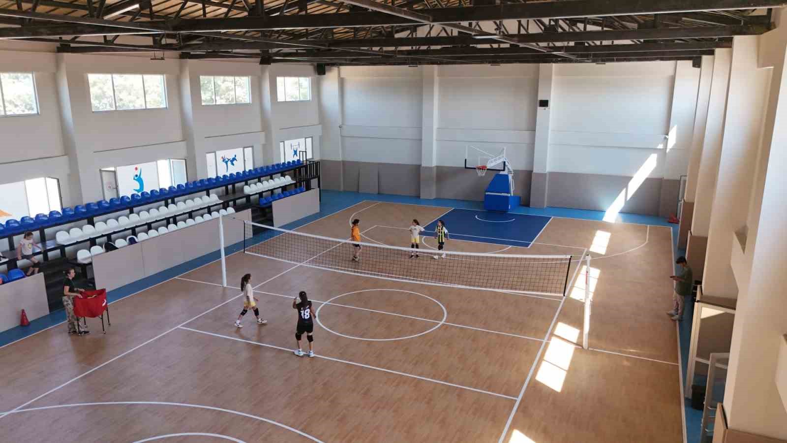 Sultanhisar Spor Salonu hizmete açıldı
