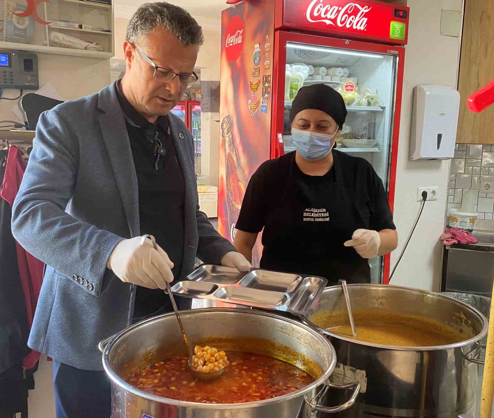 Alaşehir Belediyesinden öğrencilere yemek hizmeti
