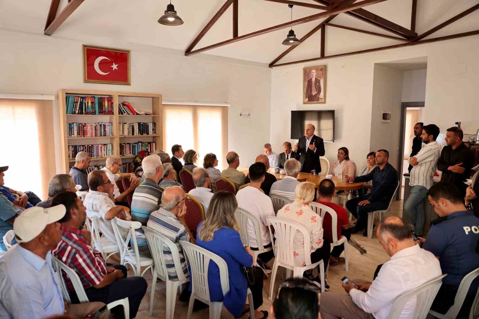 Belediye başkanı ve kaymakam yaşlılarla bir araya geldi
