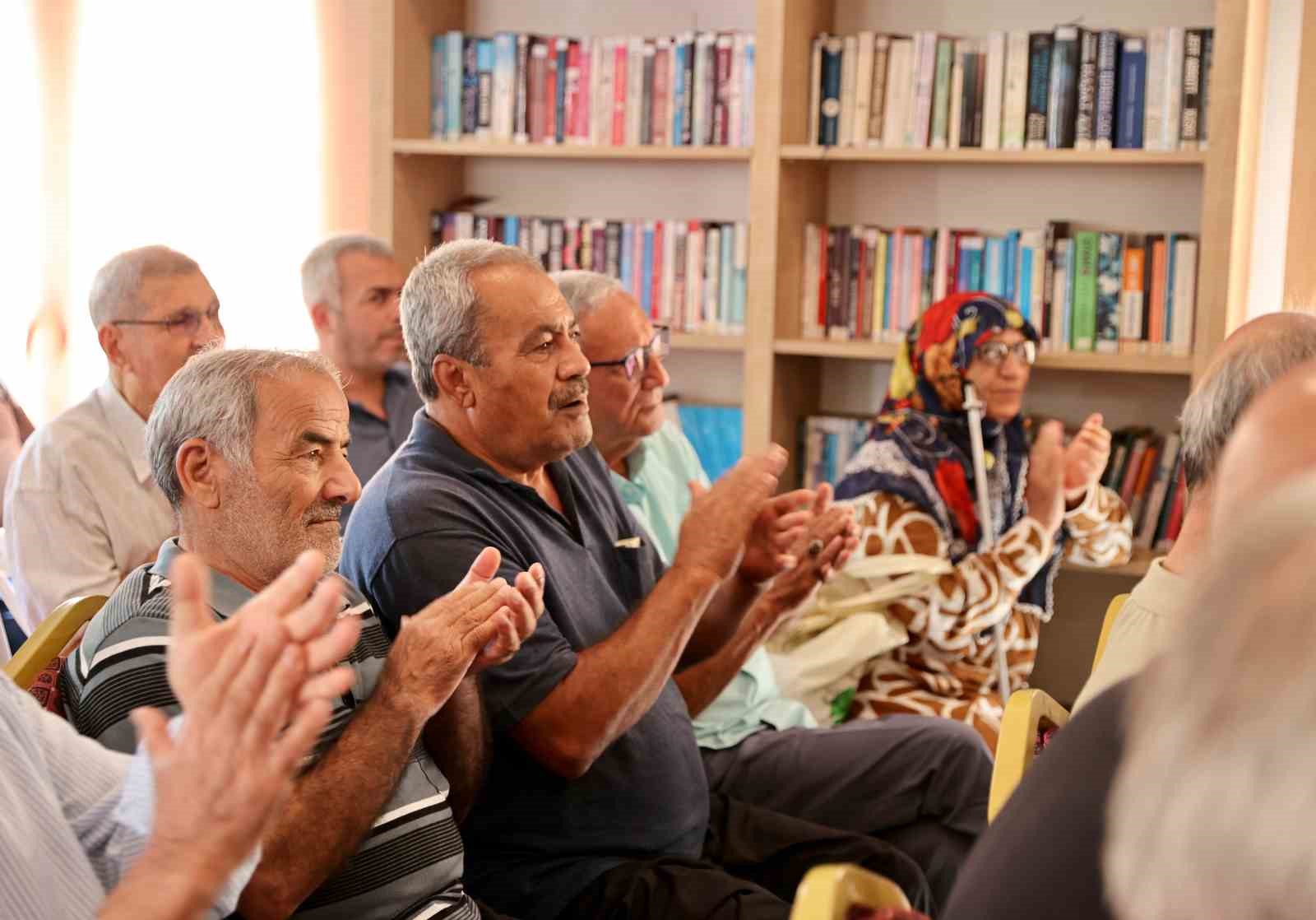 Belediye başkanı ve kaymakam yaşlılarla bir araya geldi
