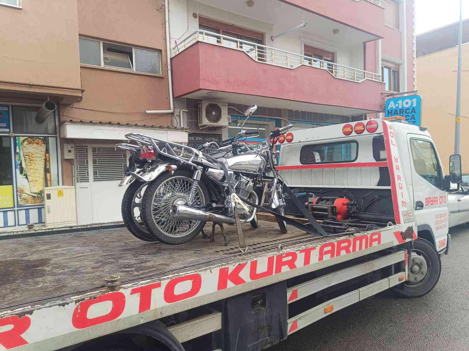 Dinar’da 8 motosiklet trafikten men edildi
