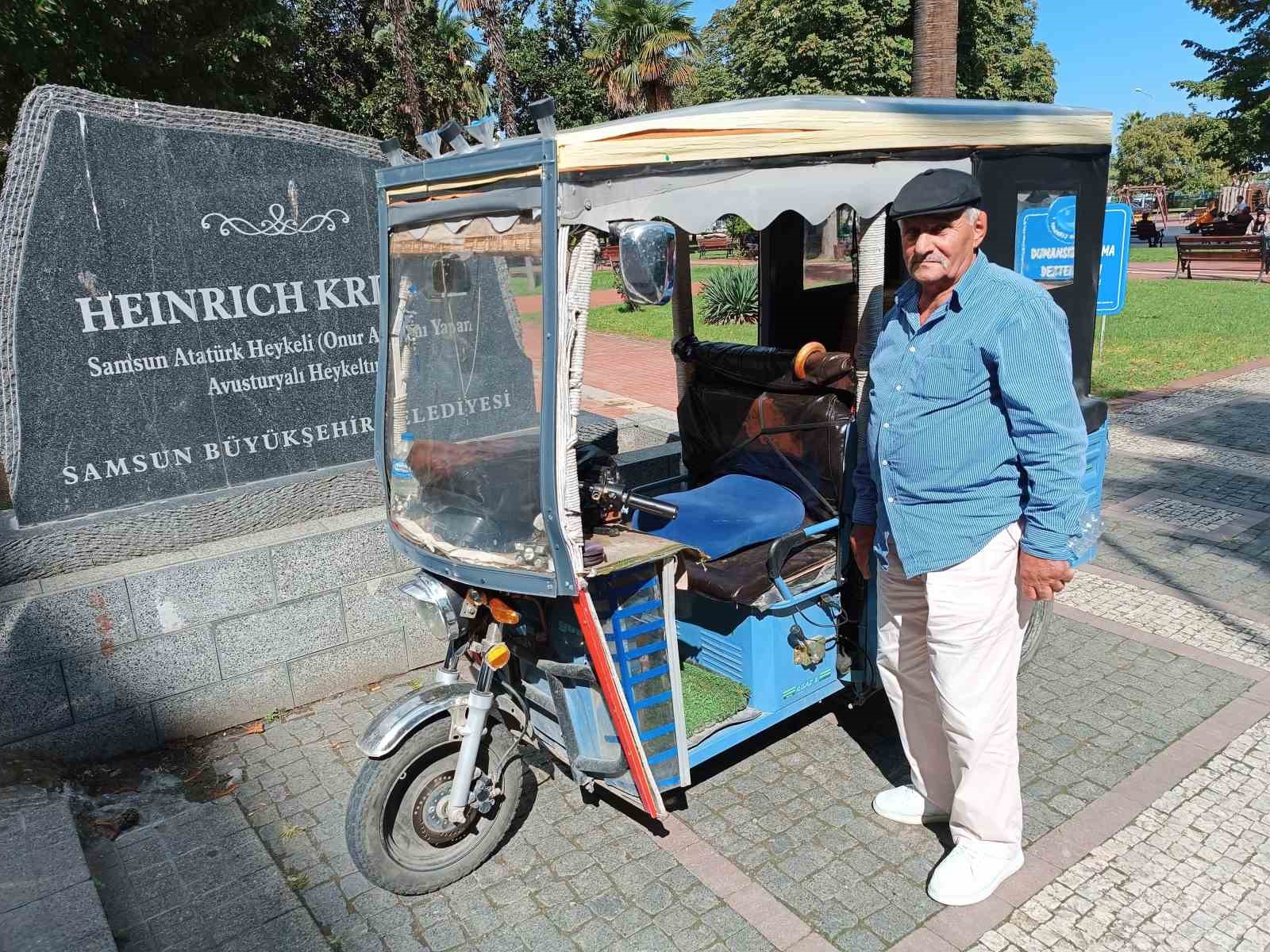 Bu da güneş enerjili motosiklet: Hem gidiyor hem de şarj ediyor
