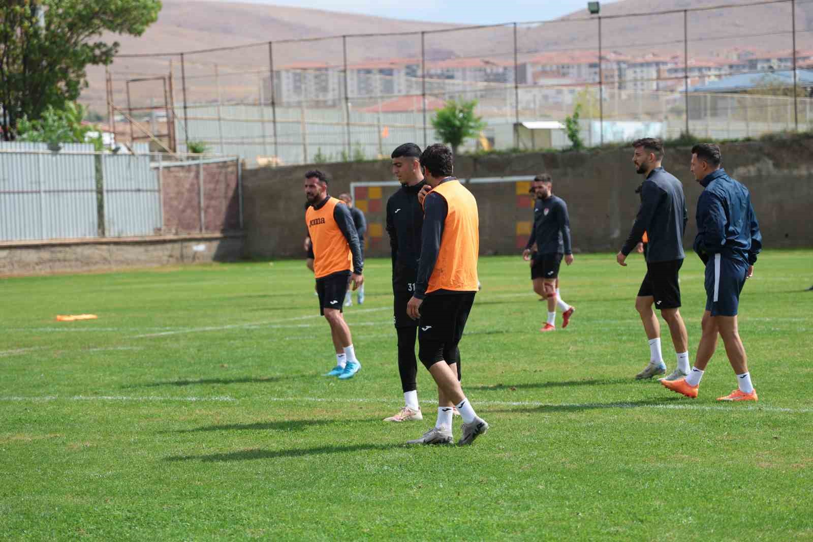 Elazığspor, Manchester City’yi geride bırakarak tarih yazıyor: Hedef İspanyol devi Real Madrid
