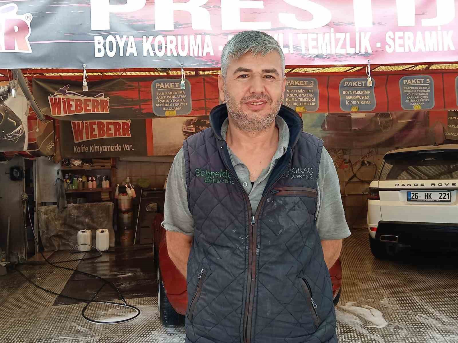 Sıcaklıkların azalmasıyla oto yıkamacıların işi zorlaşıyor
