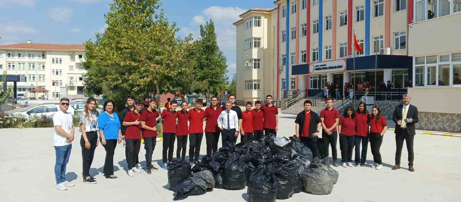 Öğrencilerden geri dönüşüme destek
