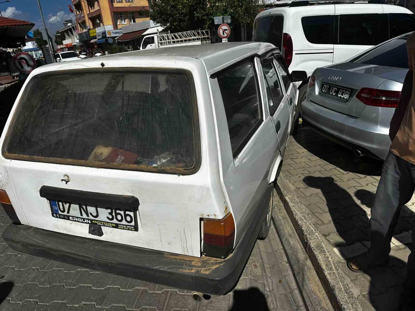 Alkollü sürücü Belediye Başkanı’nın makam aracı ve belediyeye ait hizmet aracına çarptı
