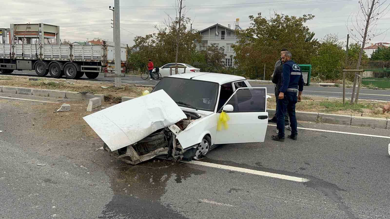 Kontrolden çıkan Tofaş hurdaya döndü: 1 yaralı
