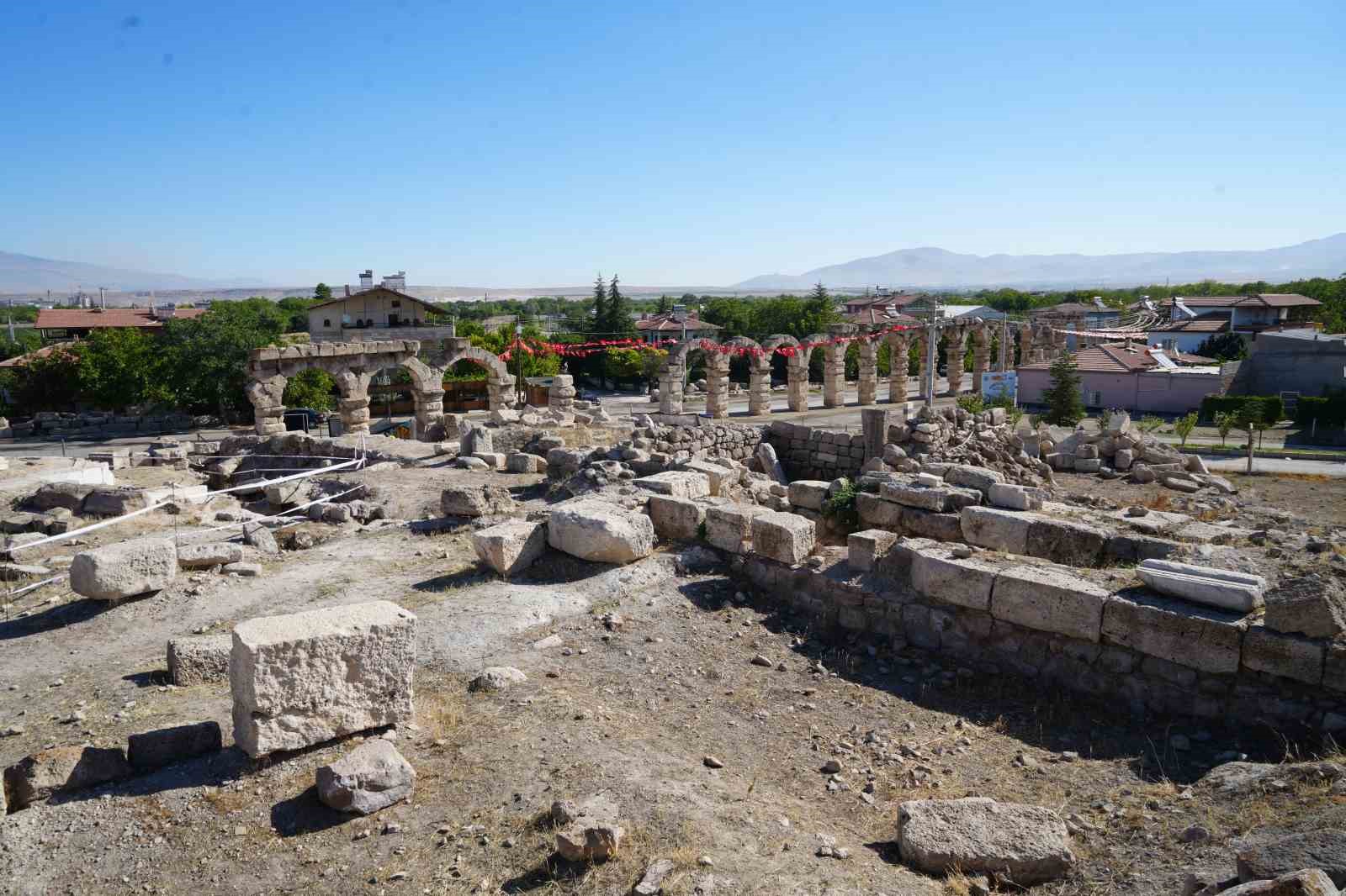 Tyana Antik Kenti’nden elde edilen eserler döneme ışık tutuyor
