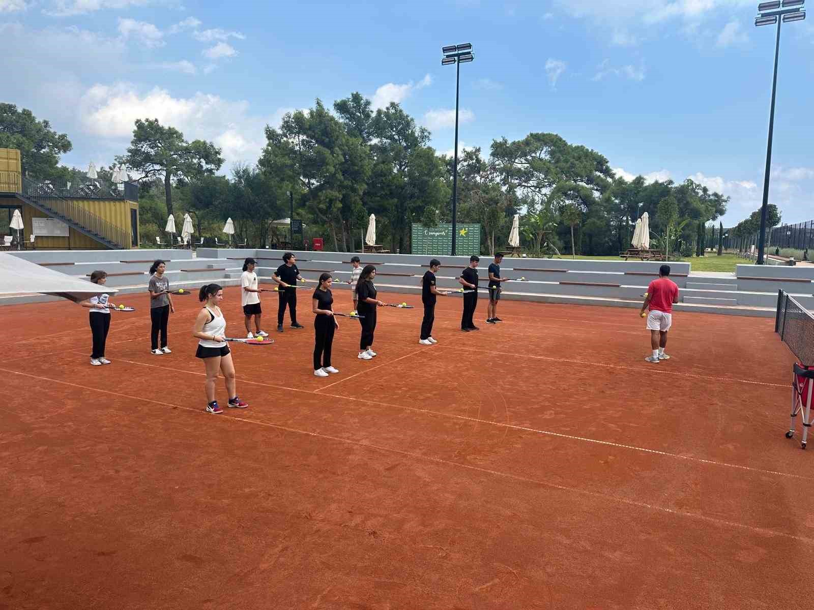 Kemer bölge okulları, tenis ile buluşacak
