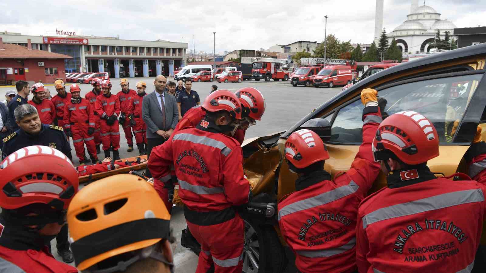 Ankara İtfaiyesi’nden ABB’nin Emekli Lokali üyelerine eğitim ve tatbikat
