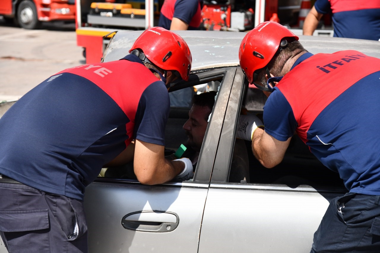 Osmaniye itfaiyesinden, kazada yaralı kurtarma ve yangın tatbikatı
