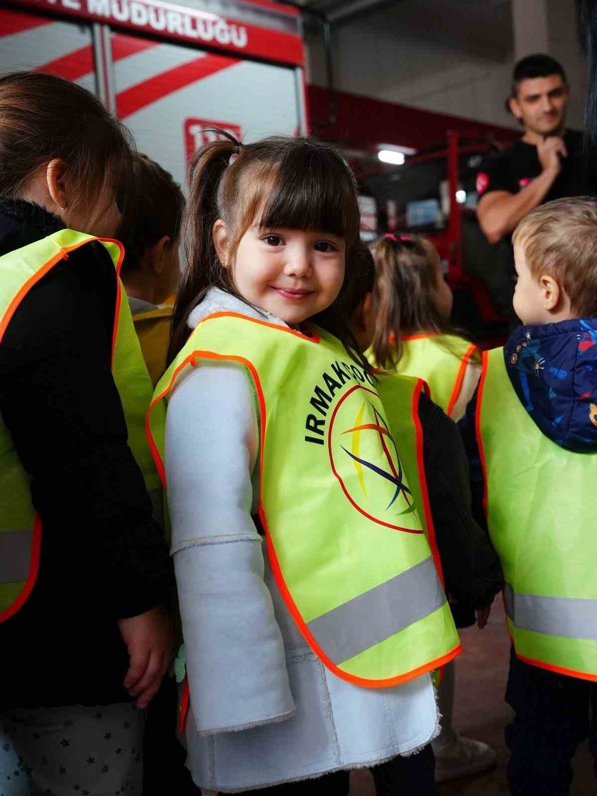 Anaokulu öğrencileri itfaiyede tatbikat yaptı
