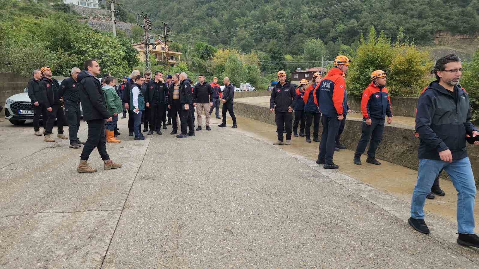 AFAD Başkanı Memiş, Ilıksu’da incelemelerde bulundu
