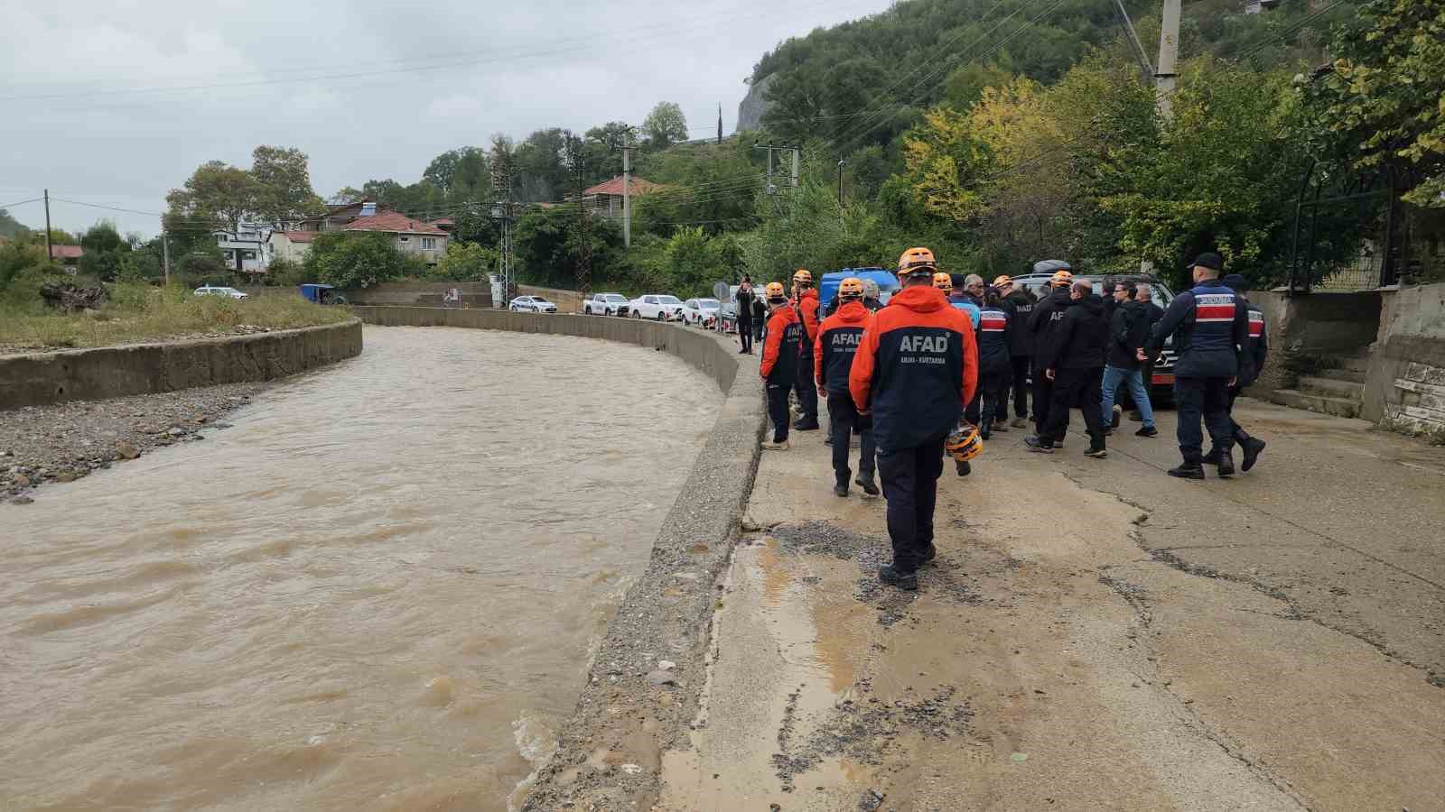 AFAD Başkanı Memiş, Ilıksu’da incelemelerde bulundu
