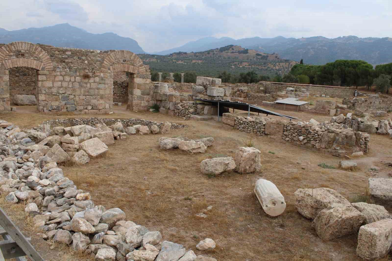 Tralleis Antik Kenti ziyarete açılmak için gün sayıyor
