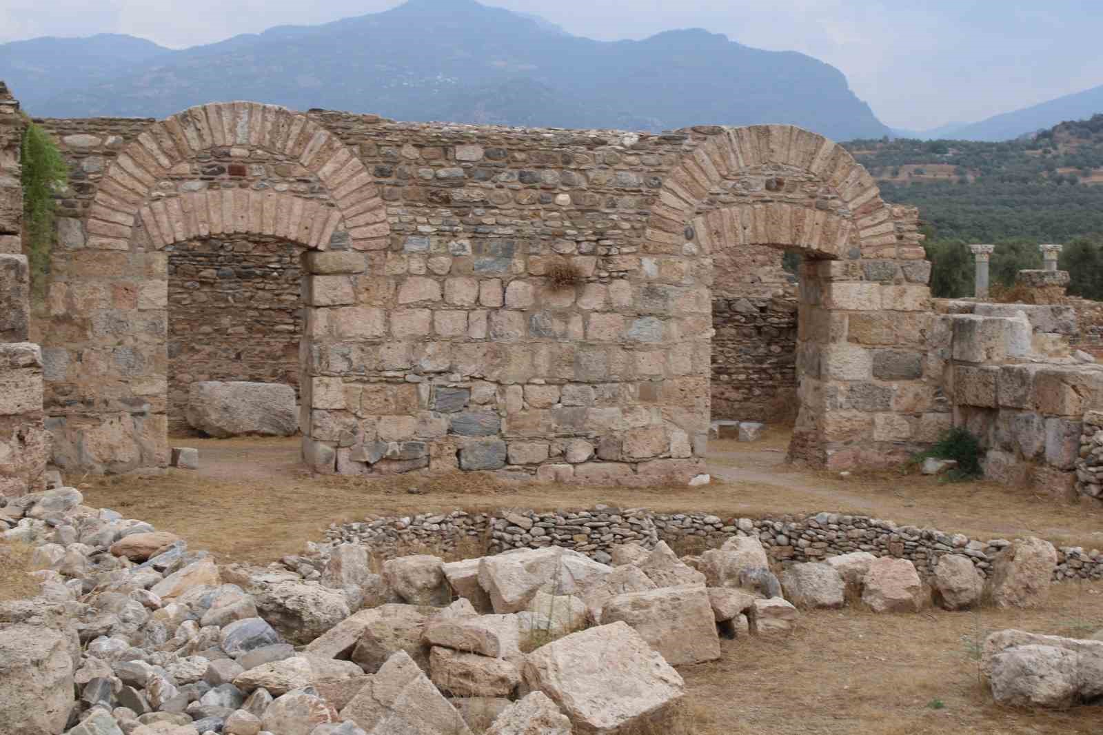 Tralleis Antik Kenti ziyarete açılmak için gün sayıyor
