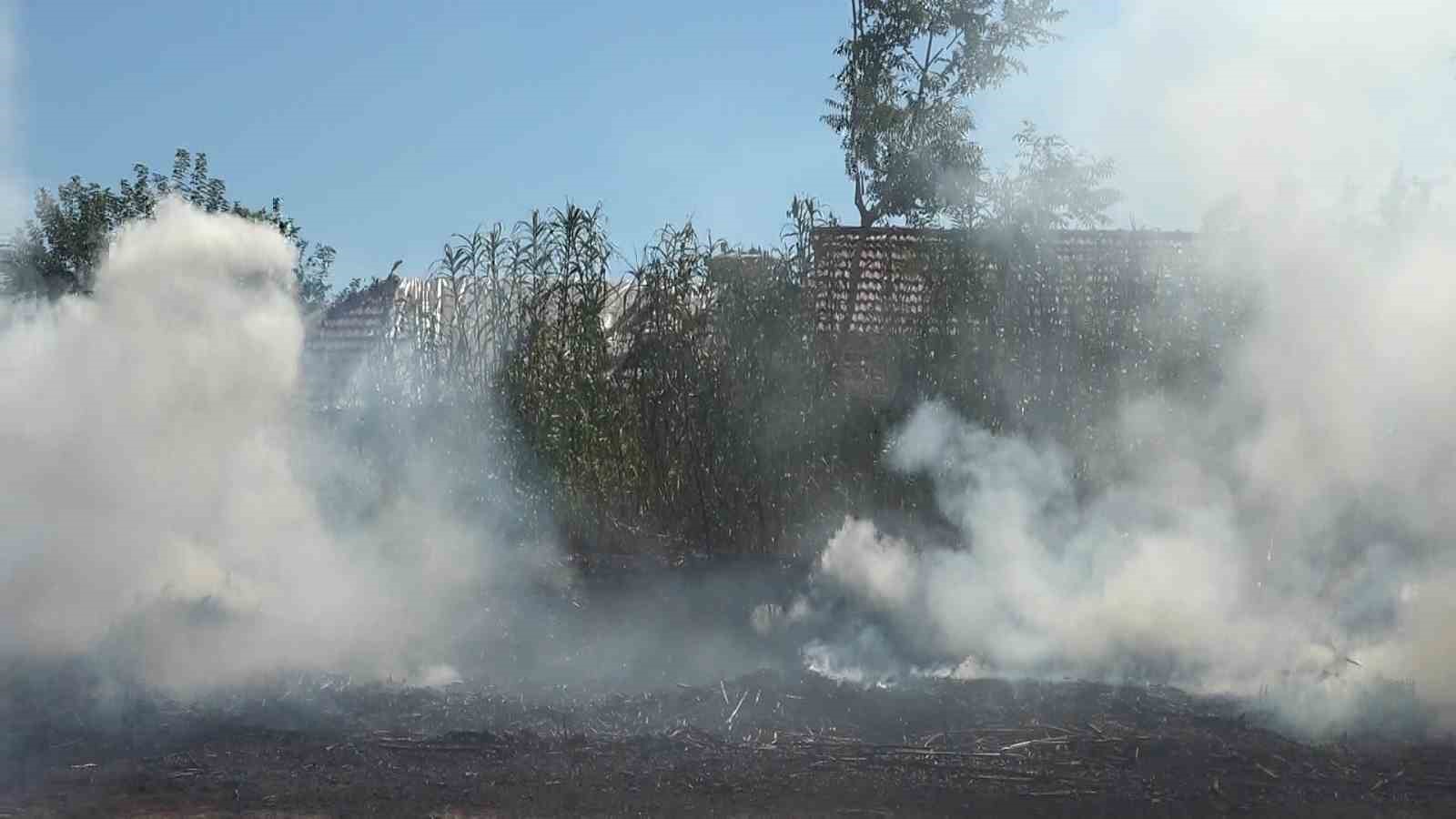 Kargılık alandaki yangın gecekondulara birkaç metre kala söndürüldü
