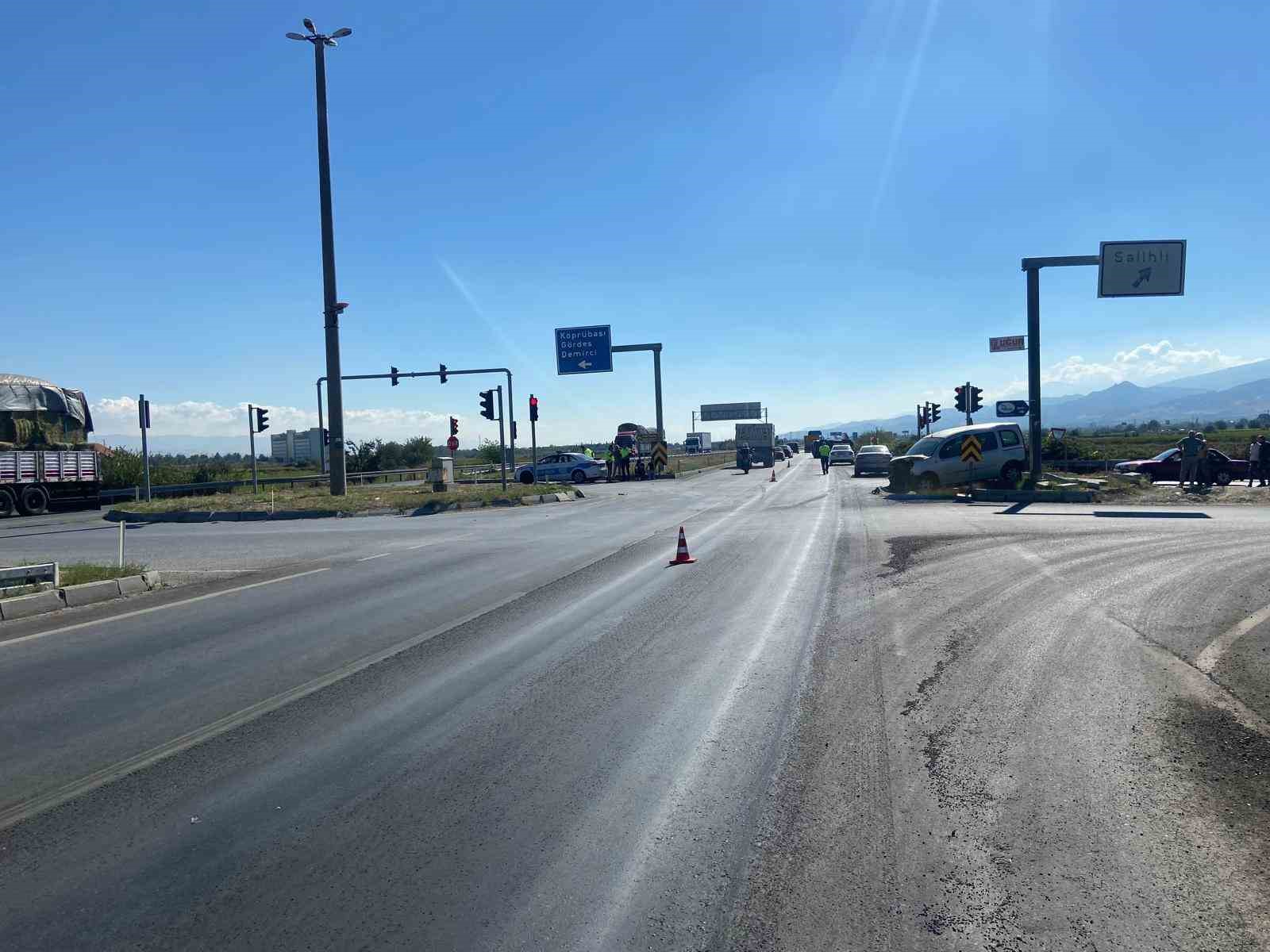 Manisa’da yürekleri ağza getiren kaza kamerada
