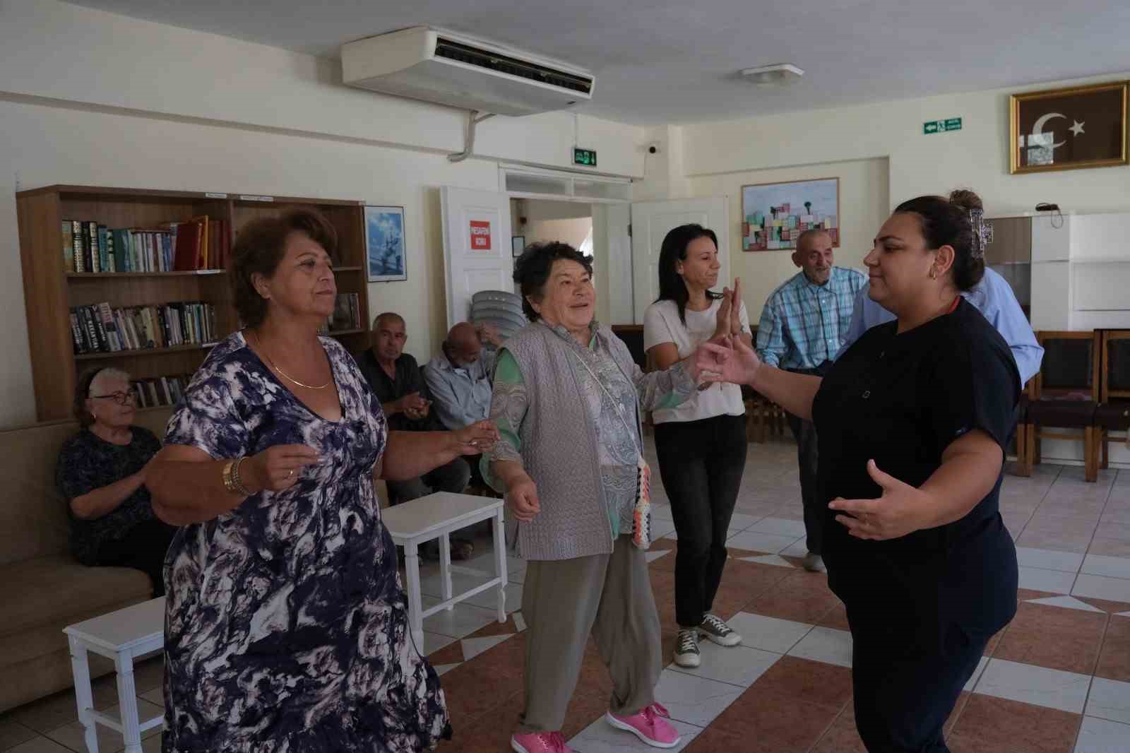 Aydın Büyükşehir Belediyesi Huzurevi’nde coşkulu kutlama
