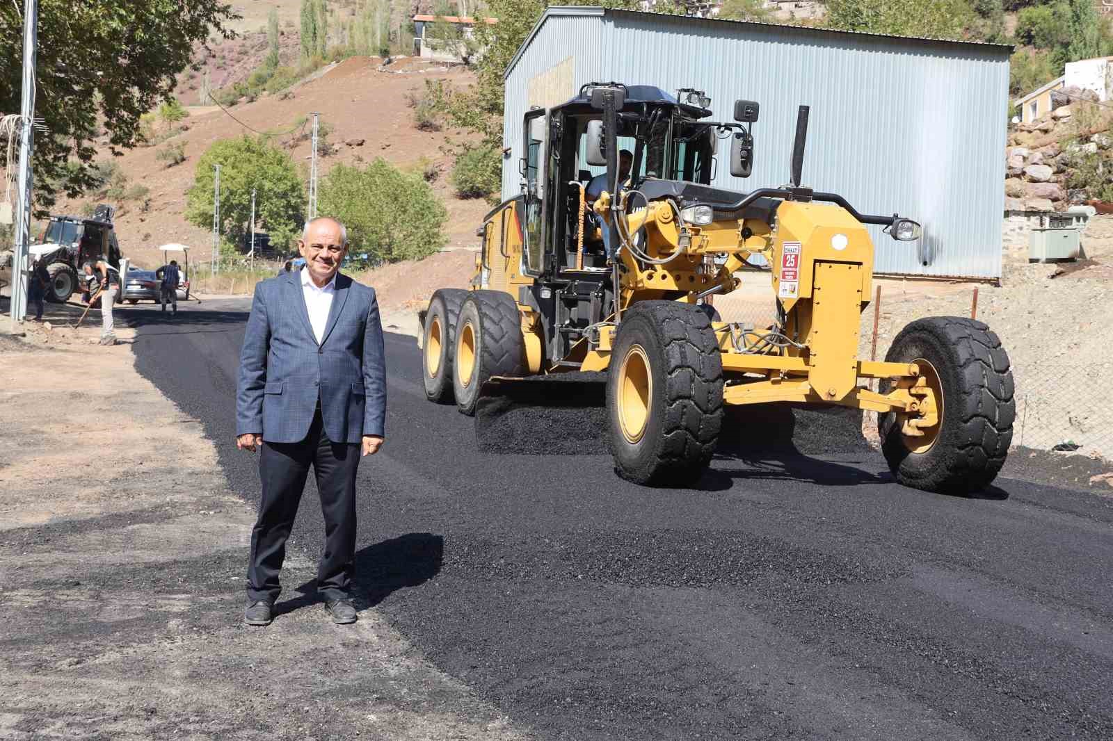 Yahyalı’da kırsal mahalleler sıcak asfalta kavuşuyor
