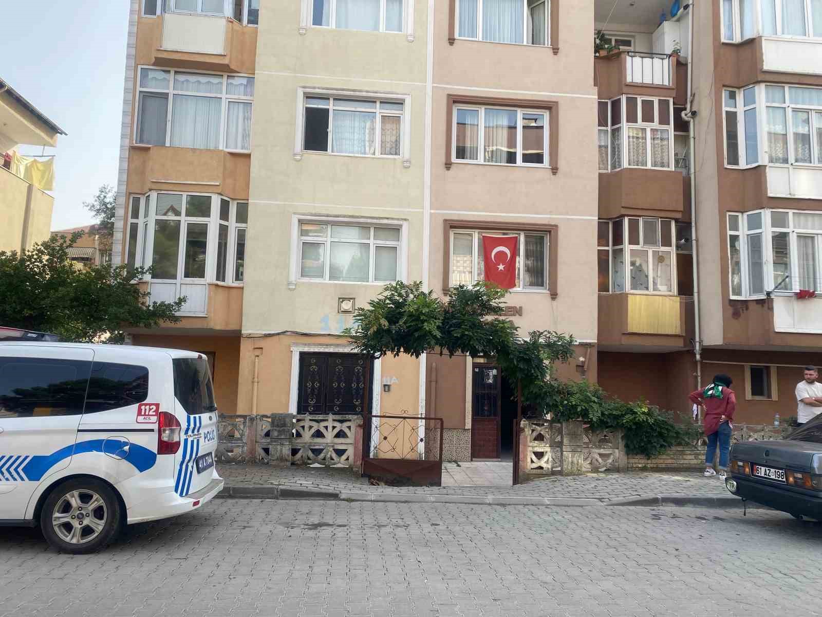 Eşinden ayrılan genç, asılı halde bulundu
