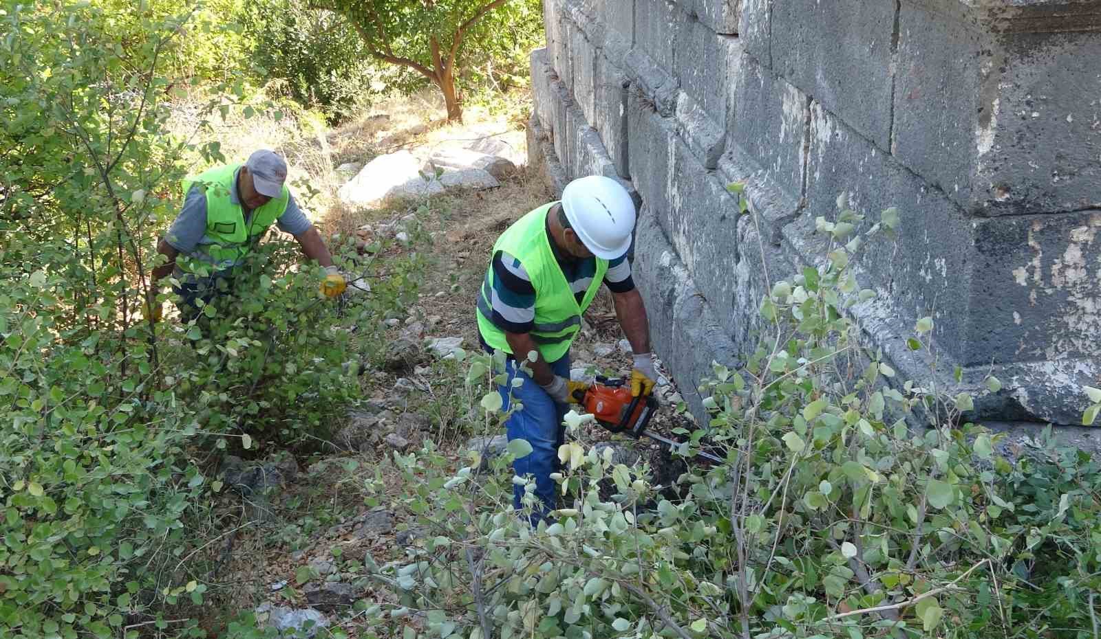 Kilikya bölgesinin en büyük Nekropolü temizlendi, adım adım turizme hazırlanıyor
