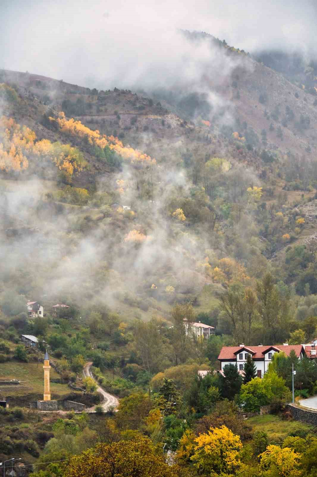 Tarihi Süleymaniye Mahallesi’nde sisli sonbahar güzelliği
