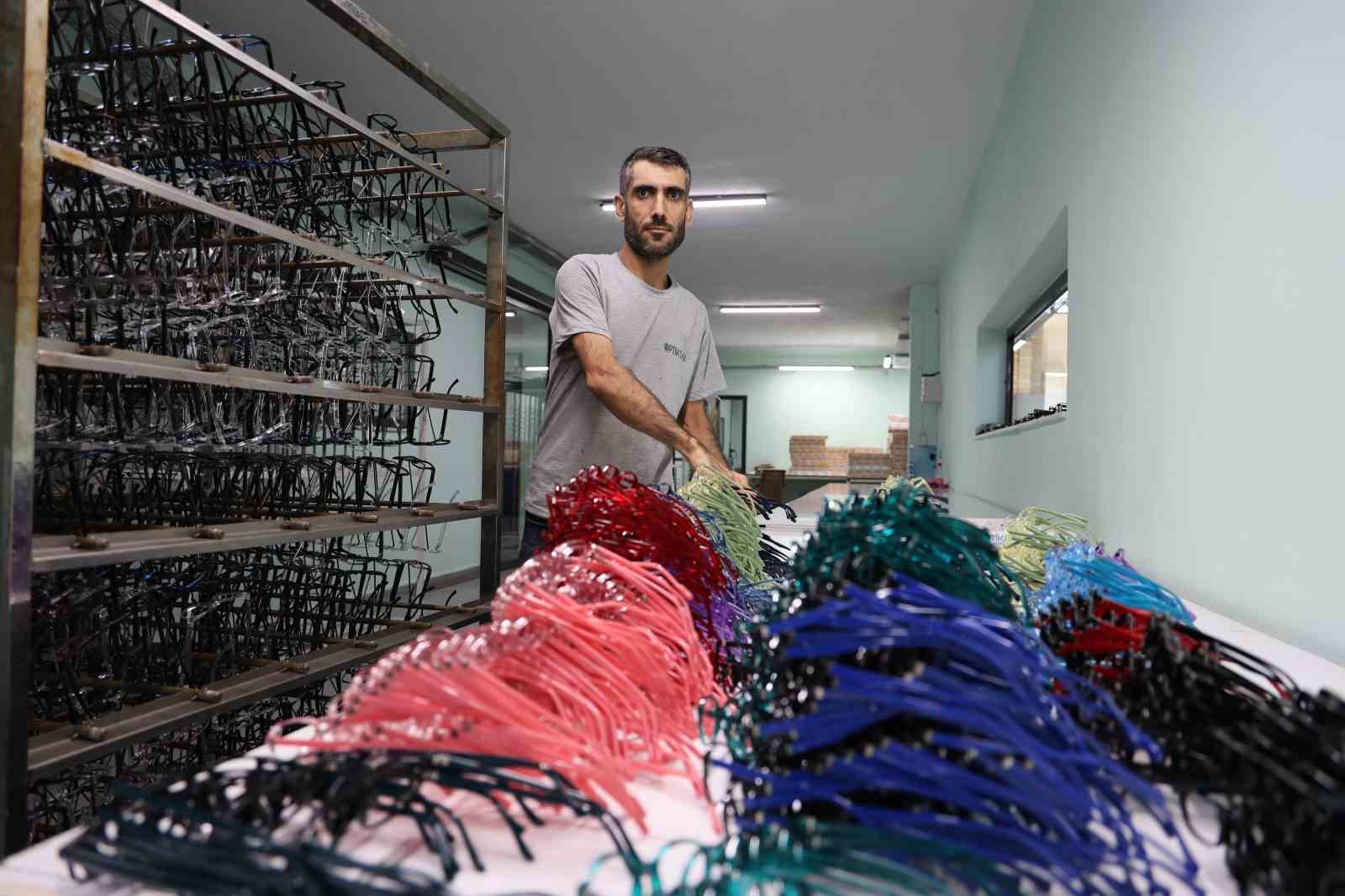 İtalya, Fransa ve Çin’in lider durumda olduğu gözlük sektöründe Diyarbakır’dan 20 ülkeye ihracat yapılıyor
