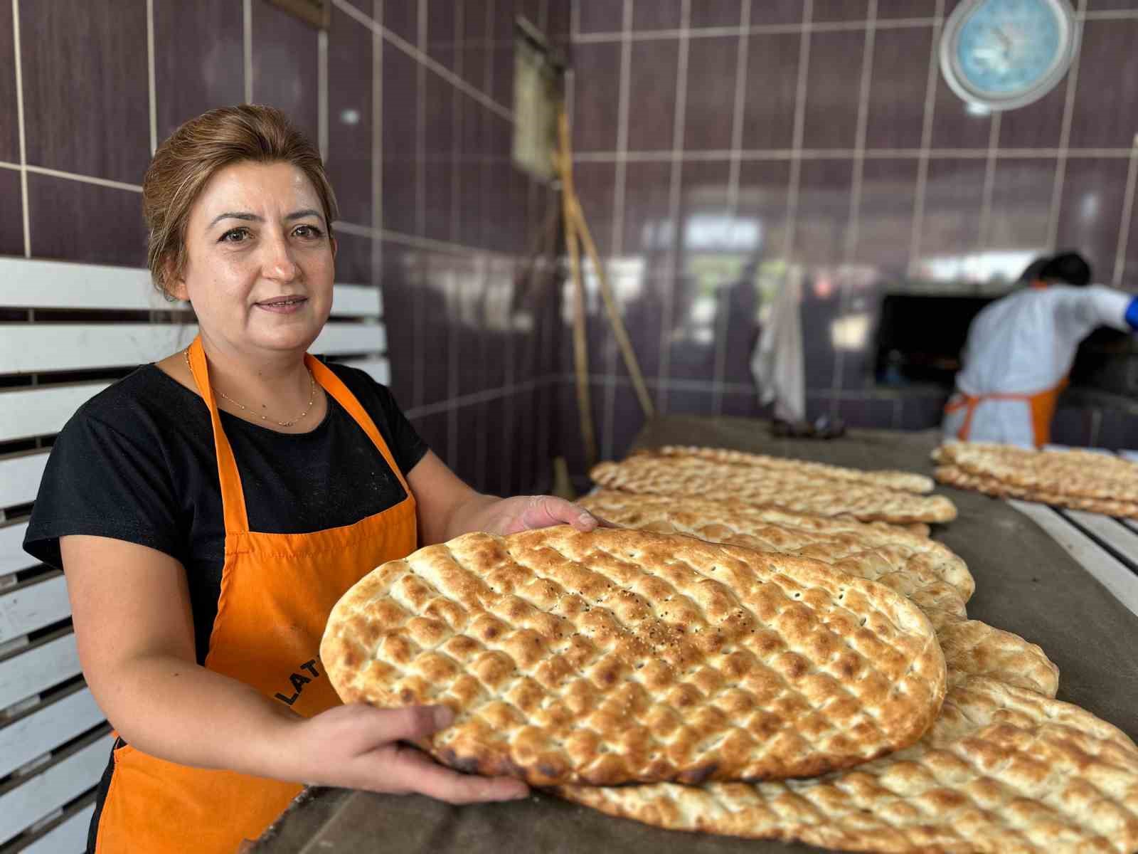 Eşinden kalan ekmek fırınının başına geçti, azmi ile örnek oluyor
