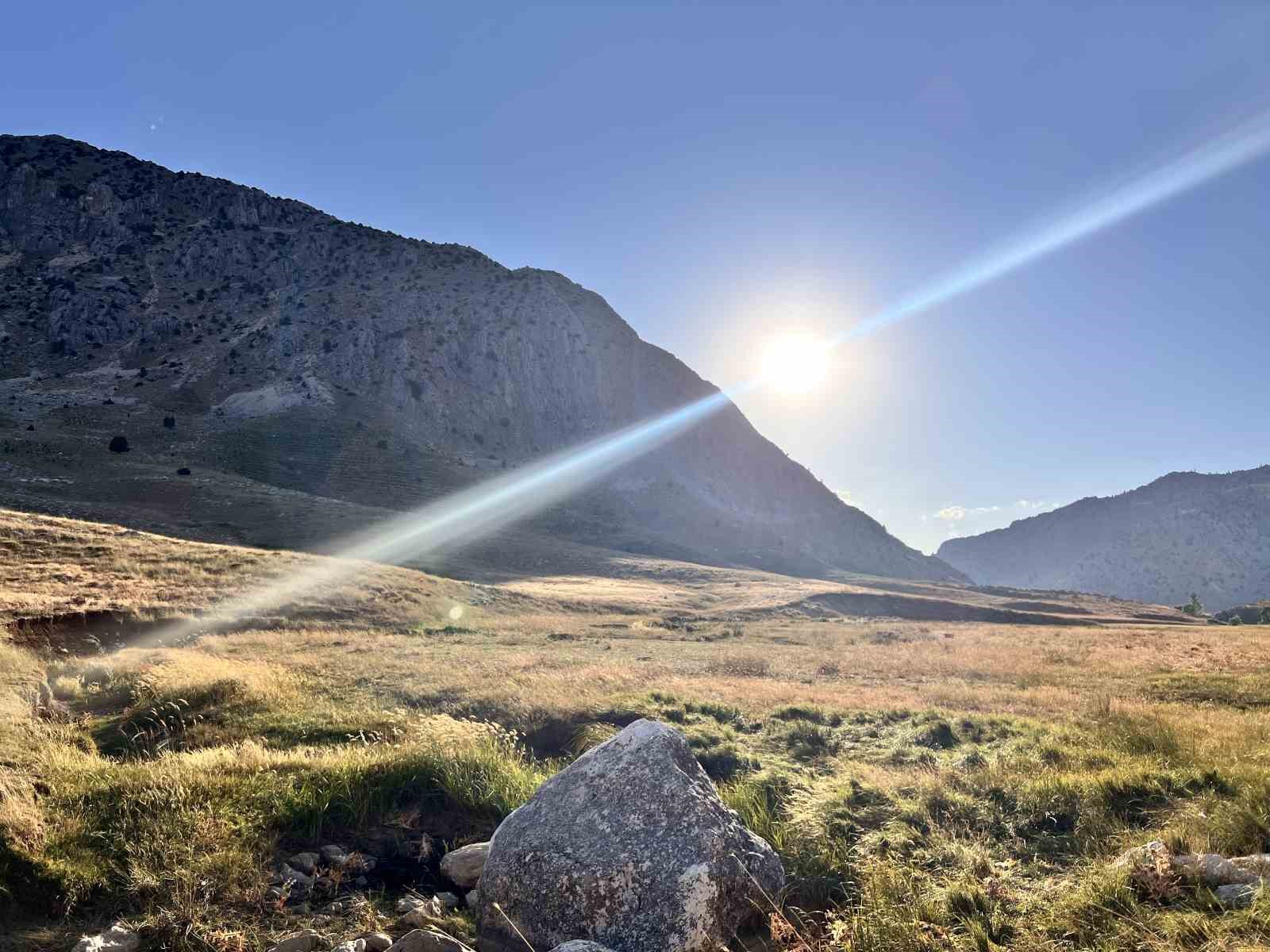 Kahramanmaraş’ta Söğüt Yaylası’nın son leylek kafilesi göç yolculuğuna başladı
