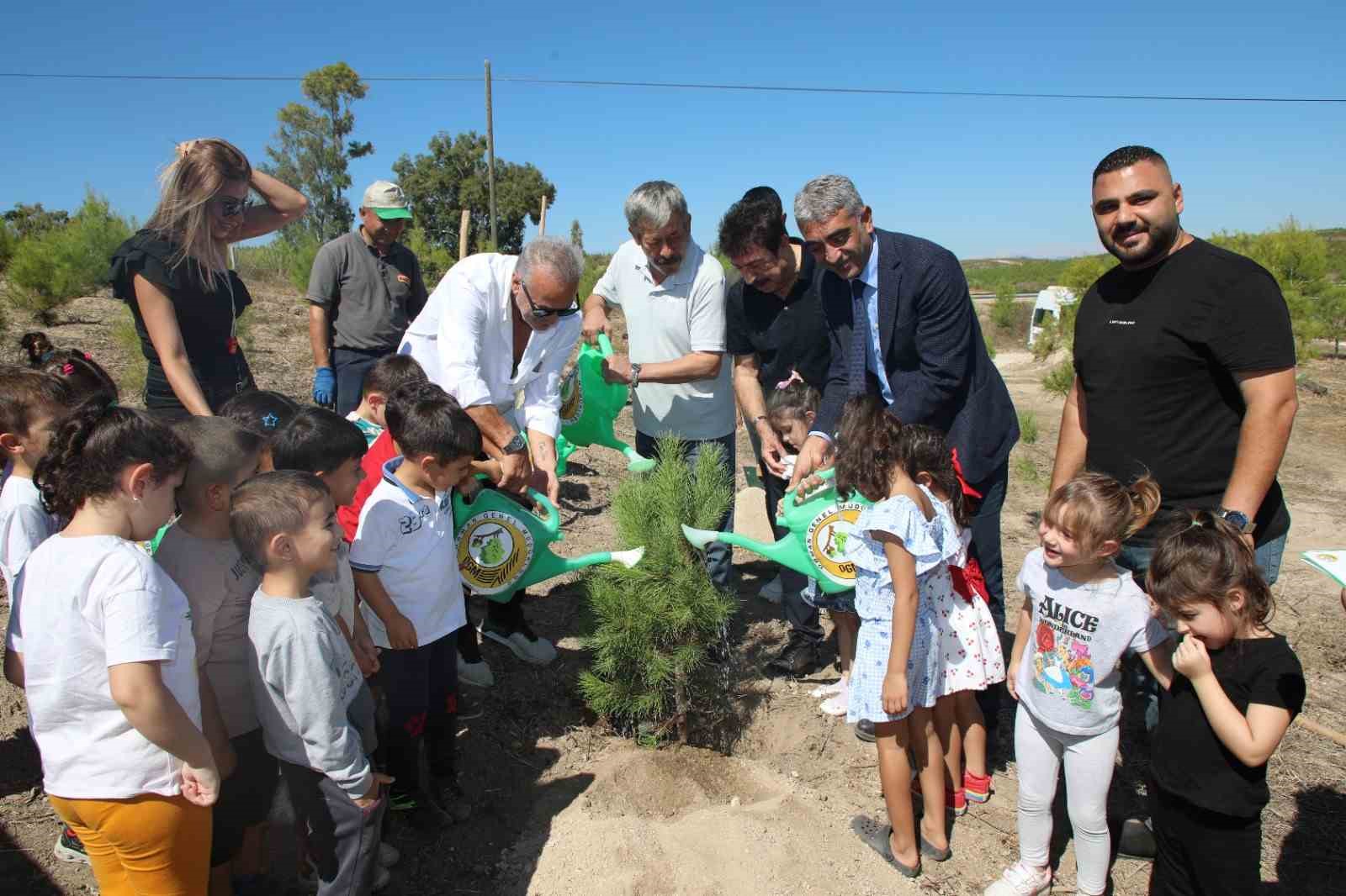 Yanan ormanlar “Her çocuk için bir fidan” projesiyle yeniden yeşeriyor
