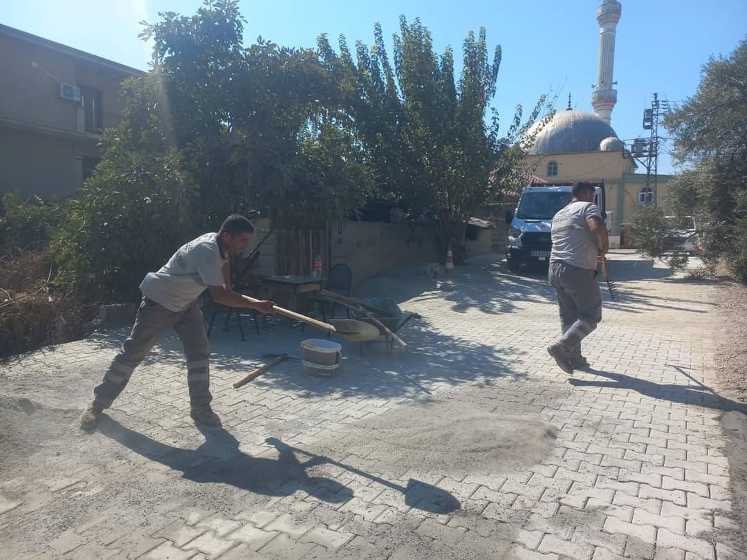 Efeler Belediyesi Umurlu Mahallesi’nde yol çalışmaları gerçekleştirdi
