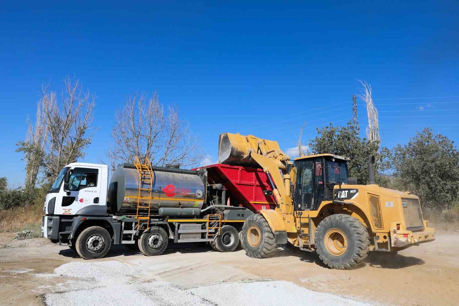 Efeler Belediyesi Umurlu Mahallesi’nde yol çalışmaları gerçekleştirdi
