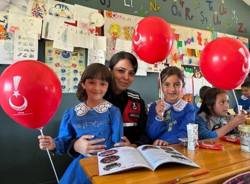 Sivas’ta ’Tim Jandarma’ ile çocuklara güvenlik eğitimi
