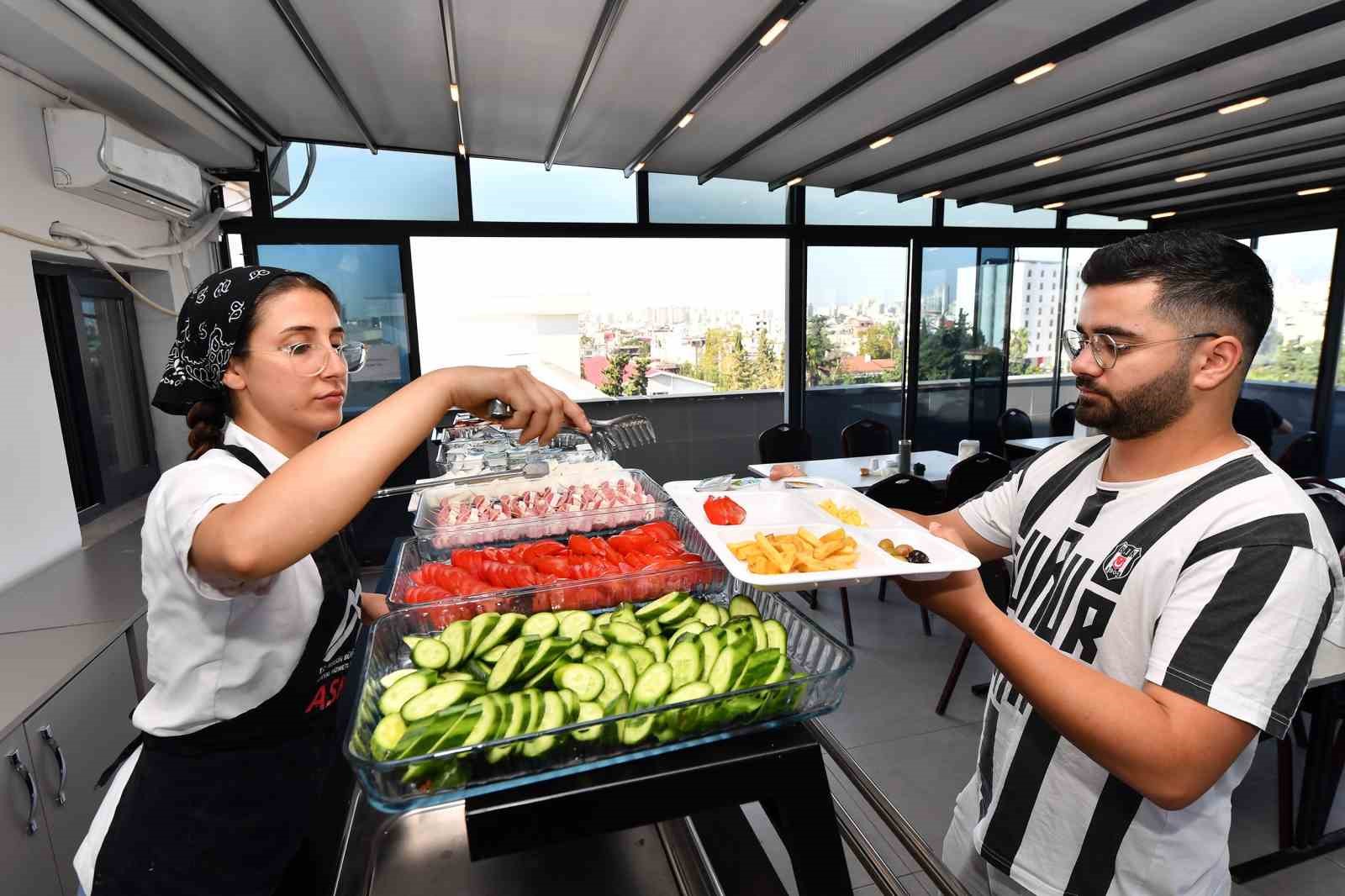 Büyükşehir Belediyesi Mersin’e okumaya gelen öğrencilere kucak açıyor
