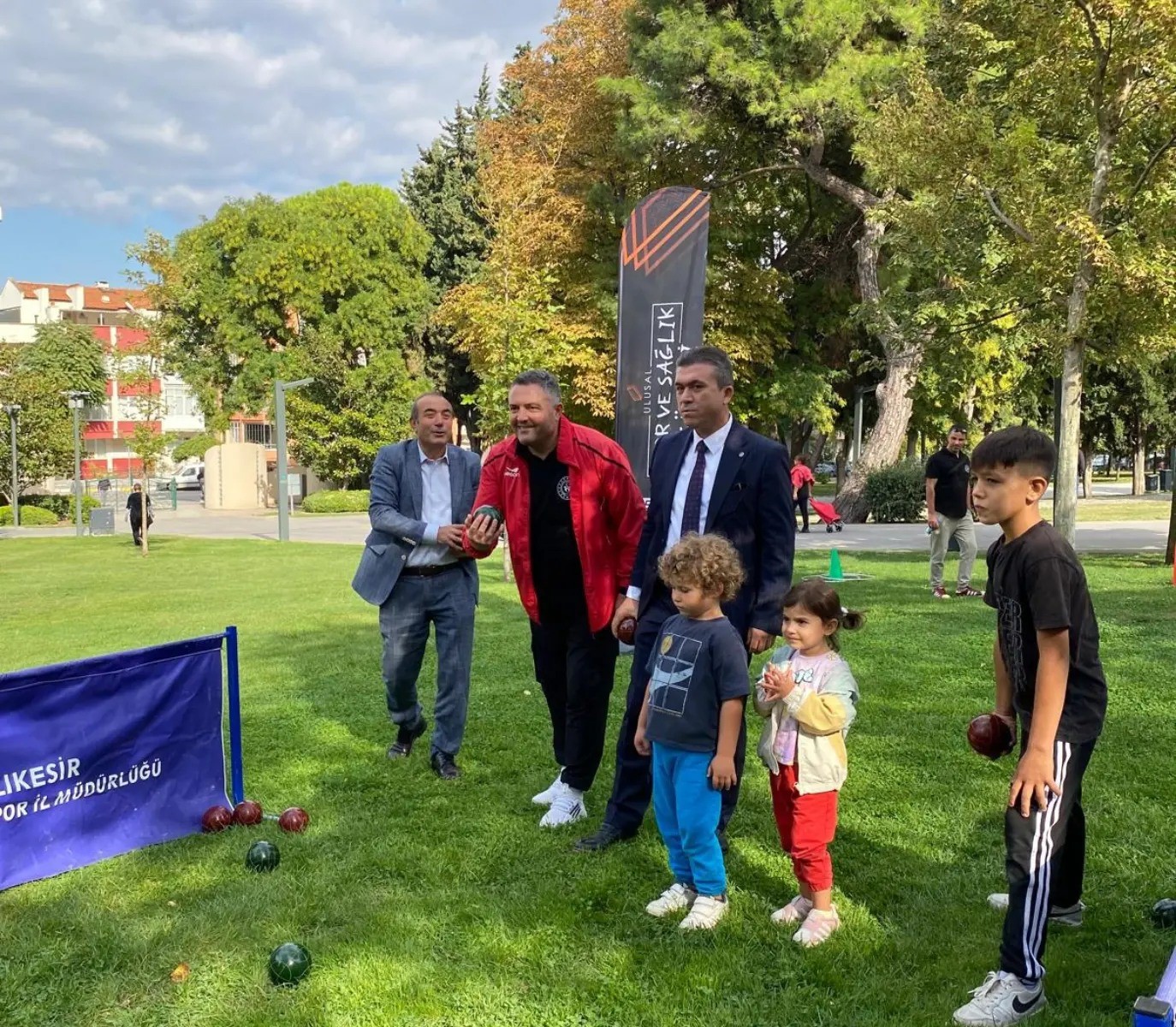 Altıeylül’de Sağlıklı Yaşam Yürüyüşü ve Sportif Etkinlikler Gerçekleşti
