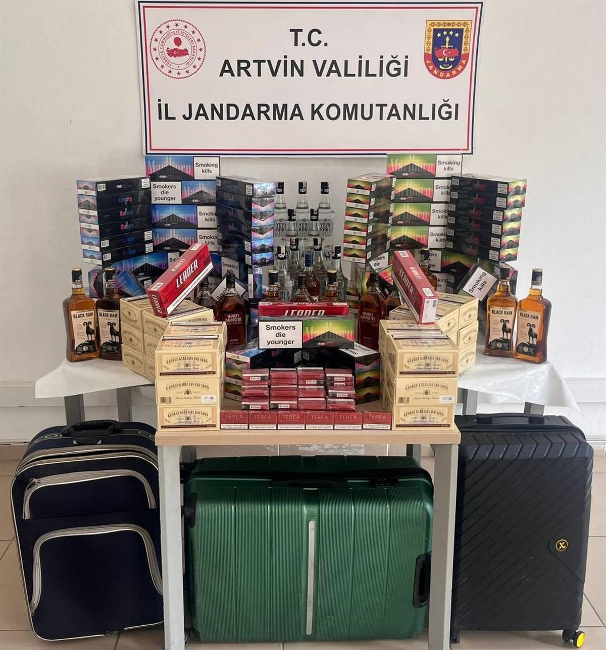 Artvin’de kaçak sigara ve içki operasyonu
