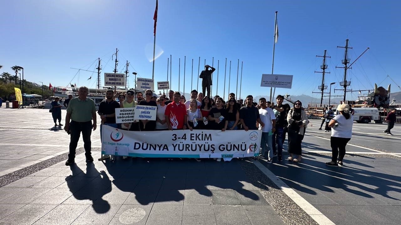 Dünya Yürüyüş Günü’nde Marmaris’te 3 kilometre yürüdüler
