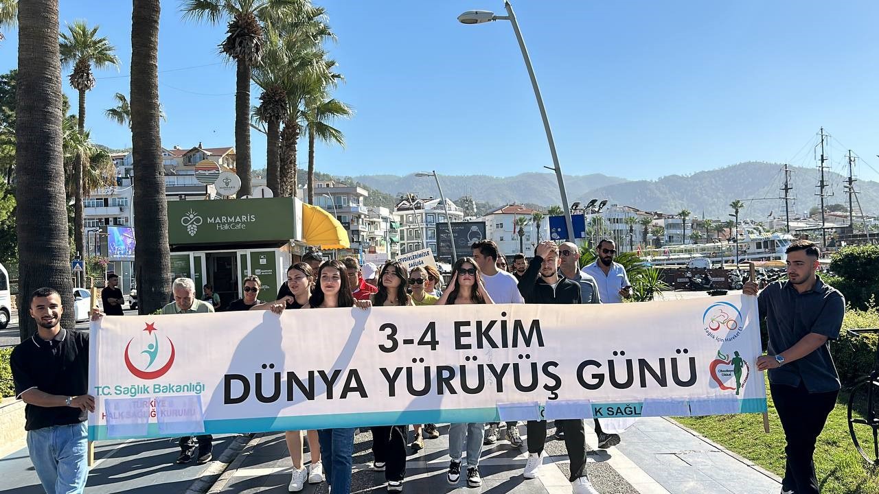 Dünya Yürüyüş Günü’nde Marmaris’te 3 kilometre yürüdüler
