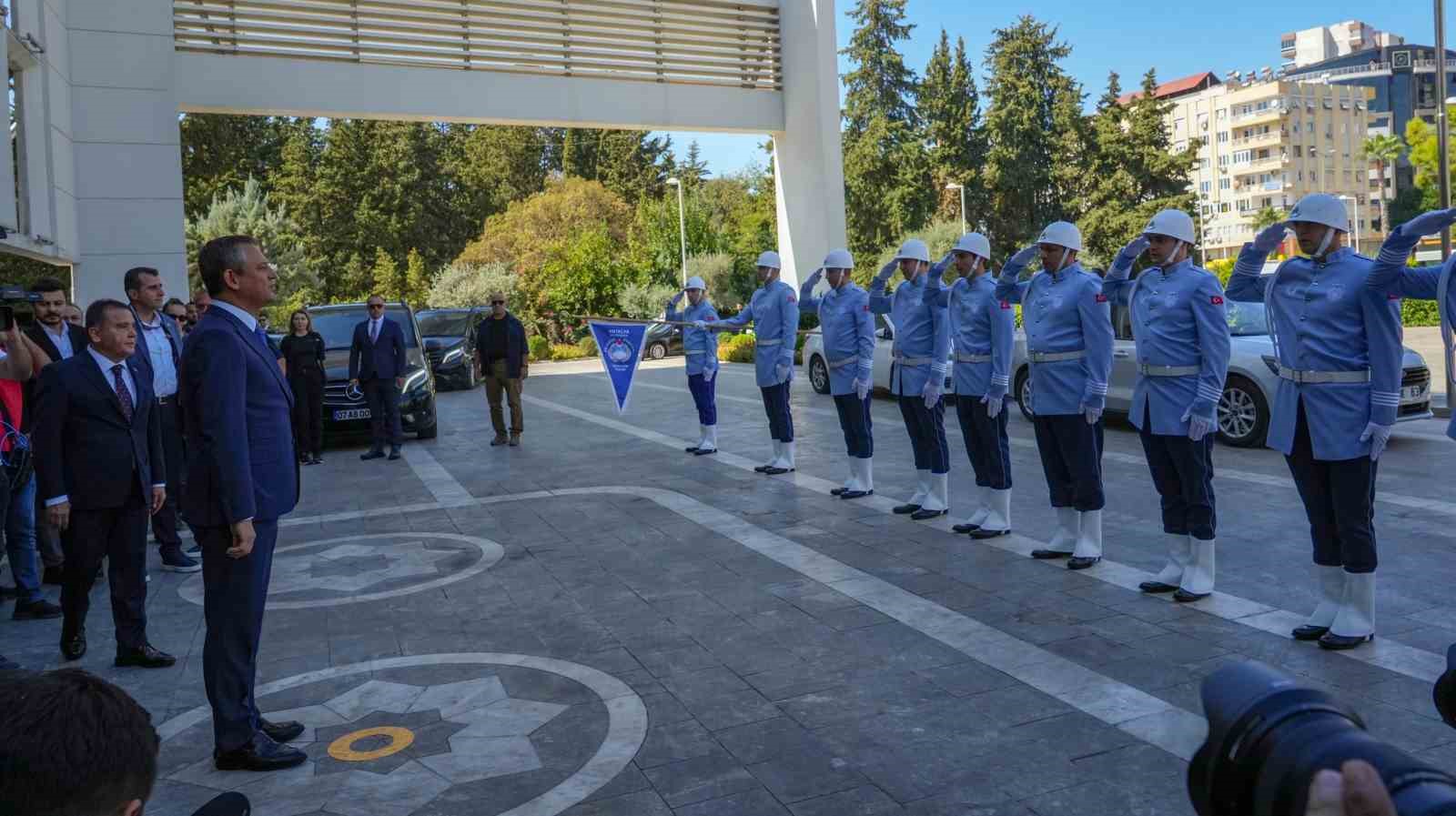 CHP Genel Başkanı Özgür Özel: 