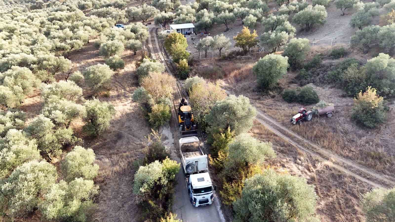 Şehzadeler’de ova yolları çalışmaları yoğun bir şekilde devam ediyor
