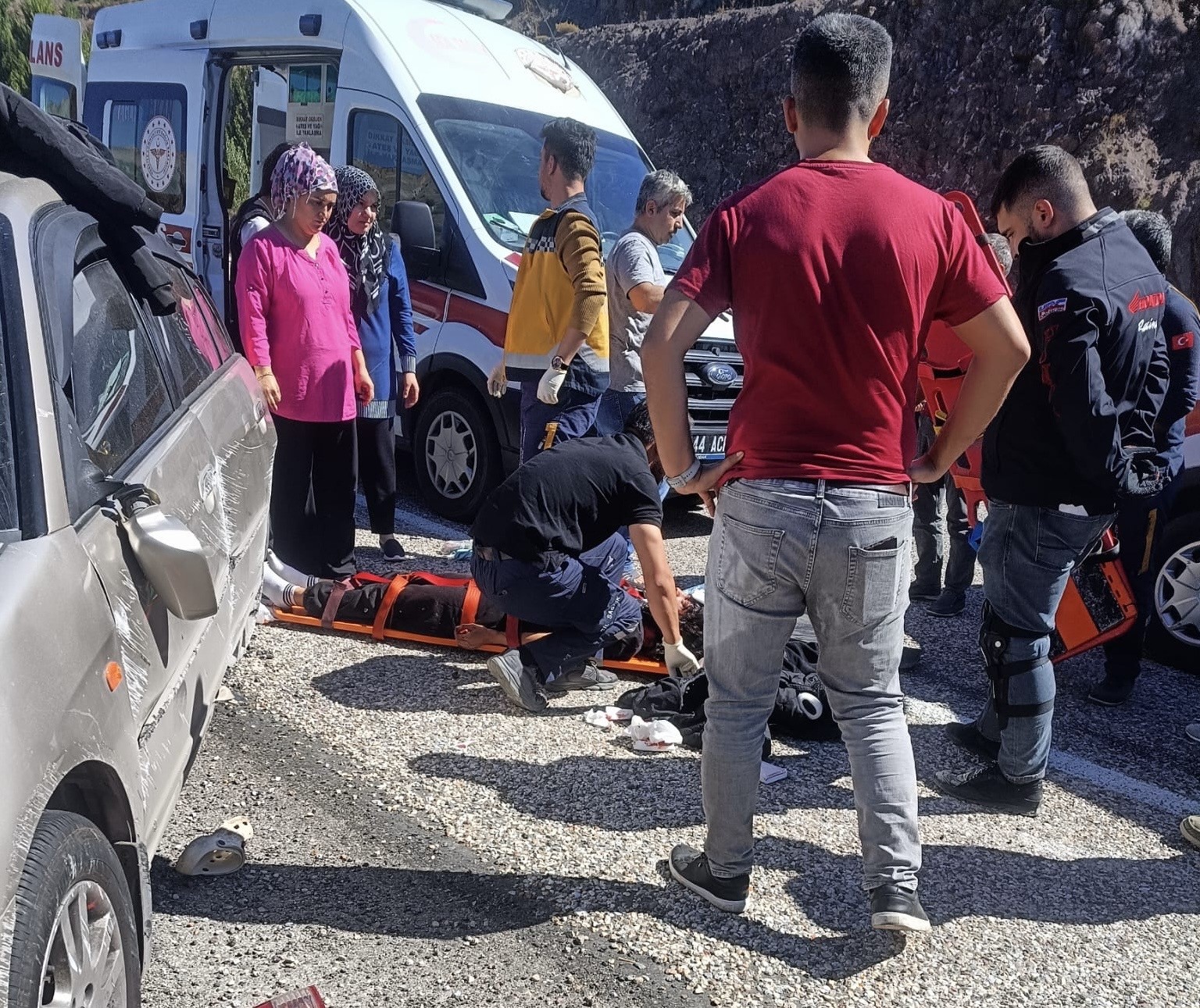 Malatya’da otomobil yön levhasına çarptı 4 yaralı
