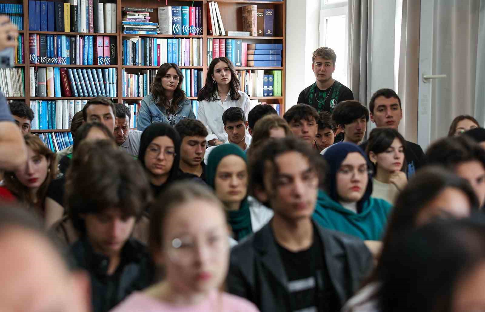 Başkan Alemdar gençler için 3 farklı çalışmayı anlattı ve öğrencilere çağrı yaptı:
