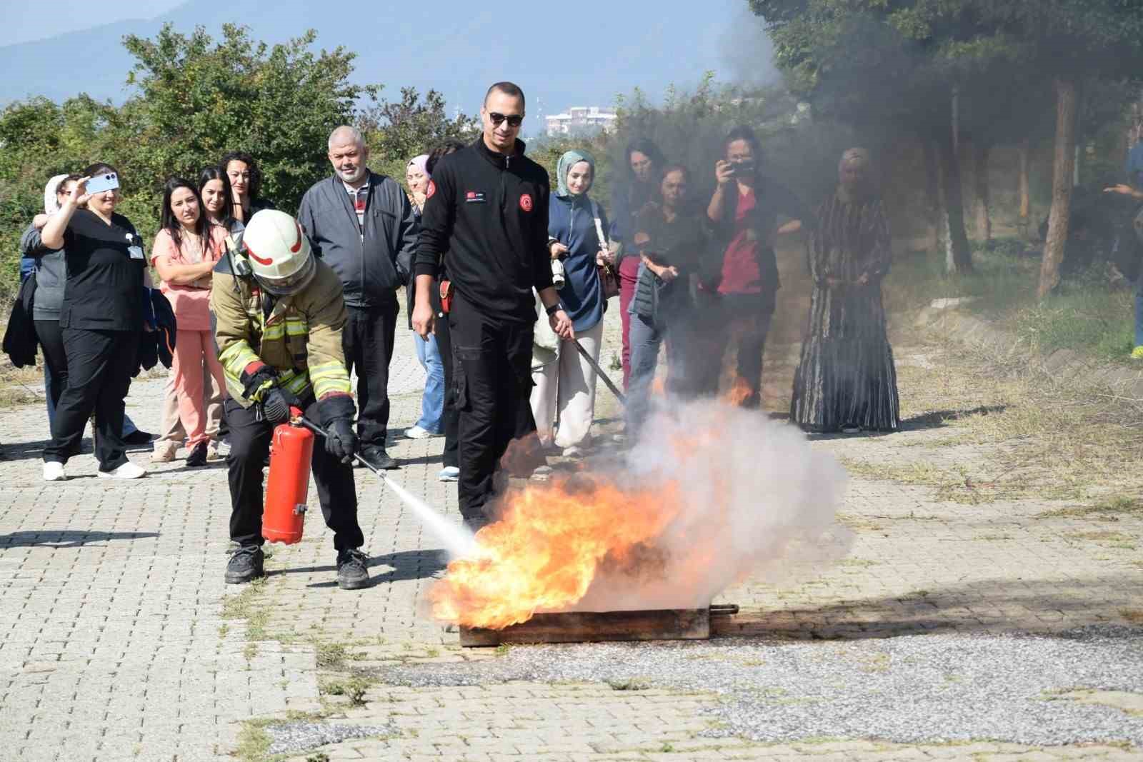 Yangınla mücadele eğitimi verildi
