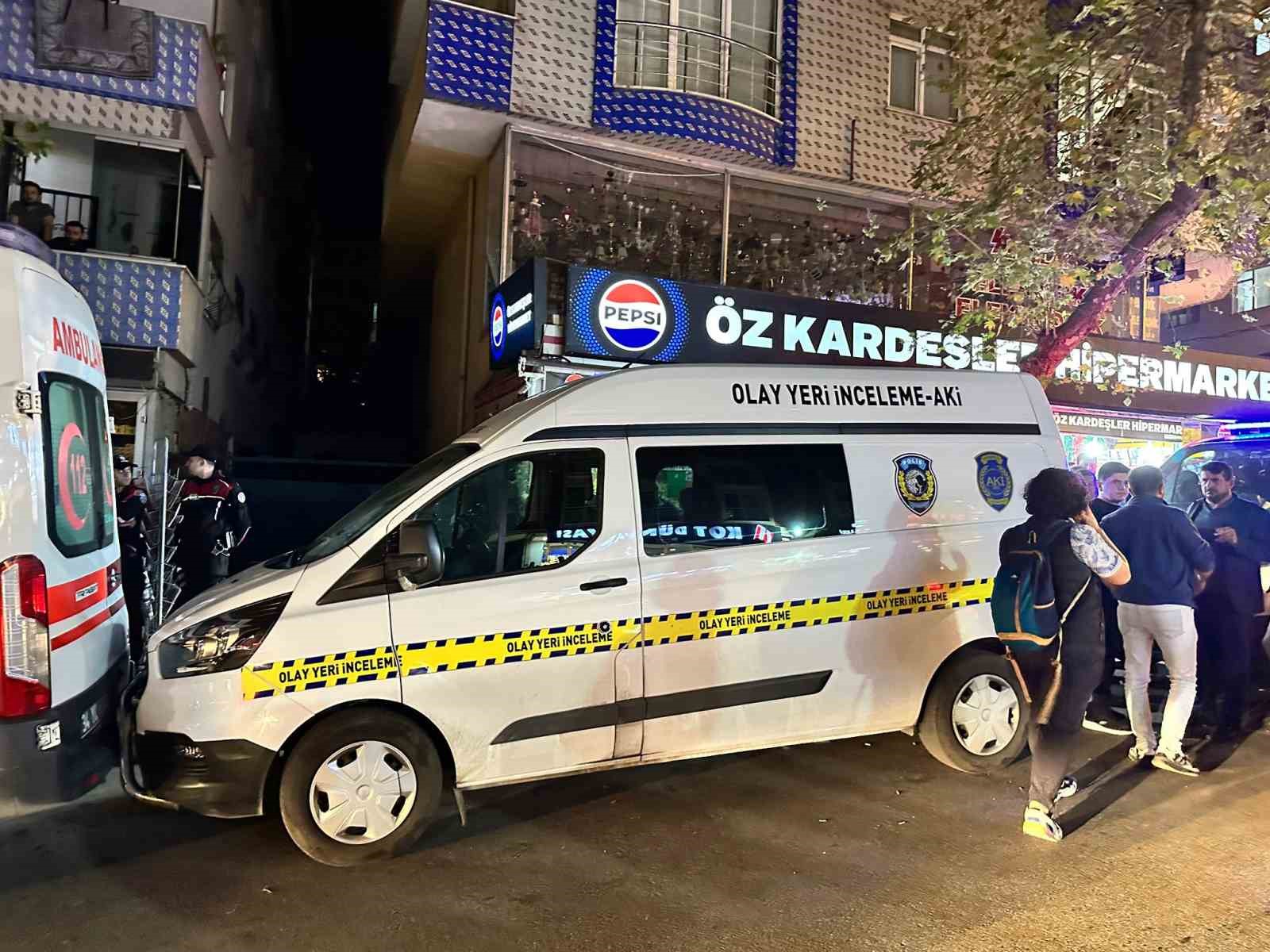 Maltepe’de liseli genç, şakalaştığı arkadaşını silahla öldürdü
